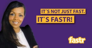 Eine Frau mit langen, dunklen Haaren und einem schwarzen Blazer lächelt in die Kamera vor einem lila Hintergrund. Rechts neben ihr steht in gelber Schrift: 'IT'S NOT JUST FAST. IT'S FASTR!'. Unten rechts befindet sich das fastr-Logo in gelb und weiß.