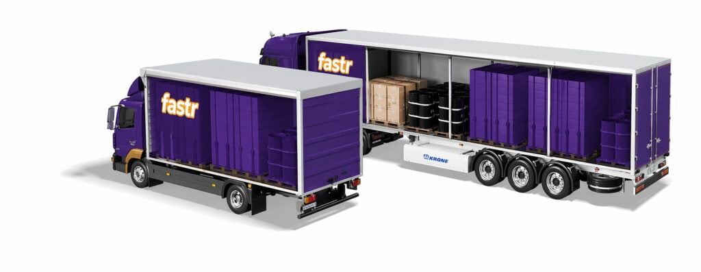 Zwei lila LKW mit offener Ladefläche und Fracht